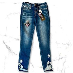 Rampage Sophie mid rise star distressed hem jeans sz 1 NWT 010